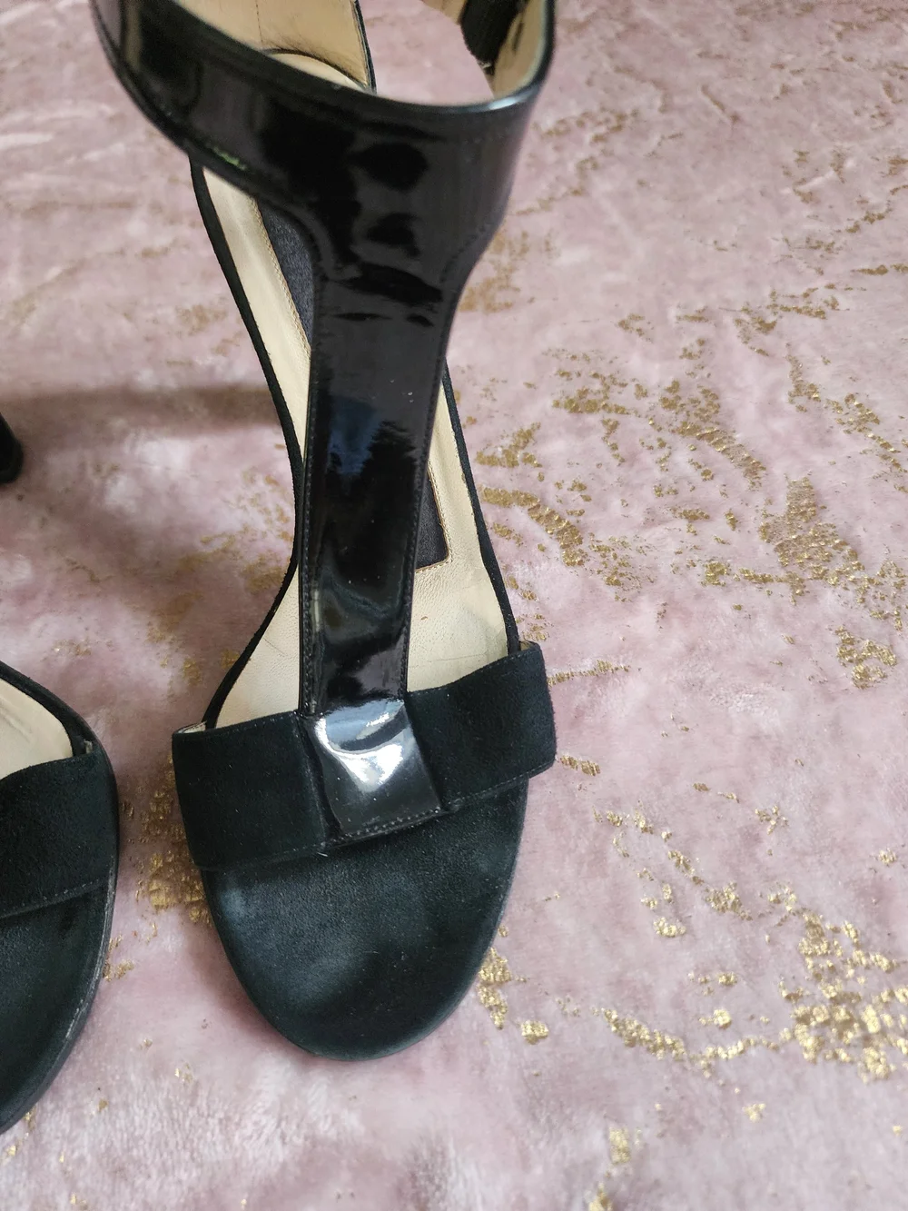 GUCCI | Classic Black T-Strap High Heel Sandals - Picture 12 of 16